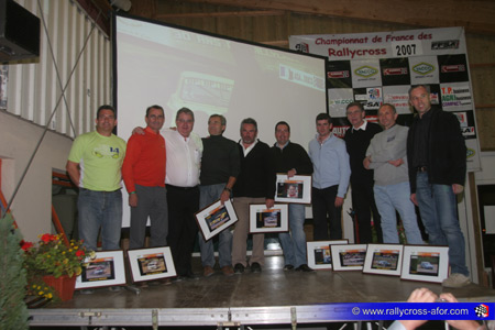 ess2-podium-anciens-pilotes.jpg